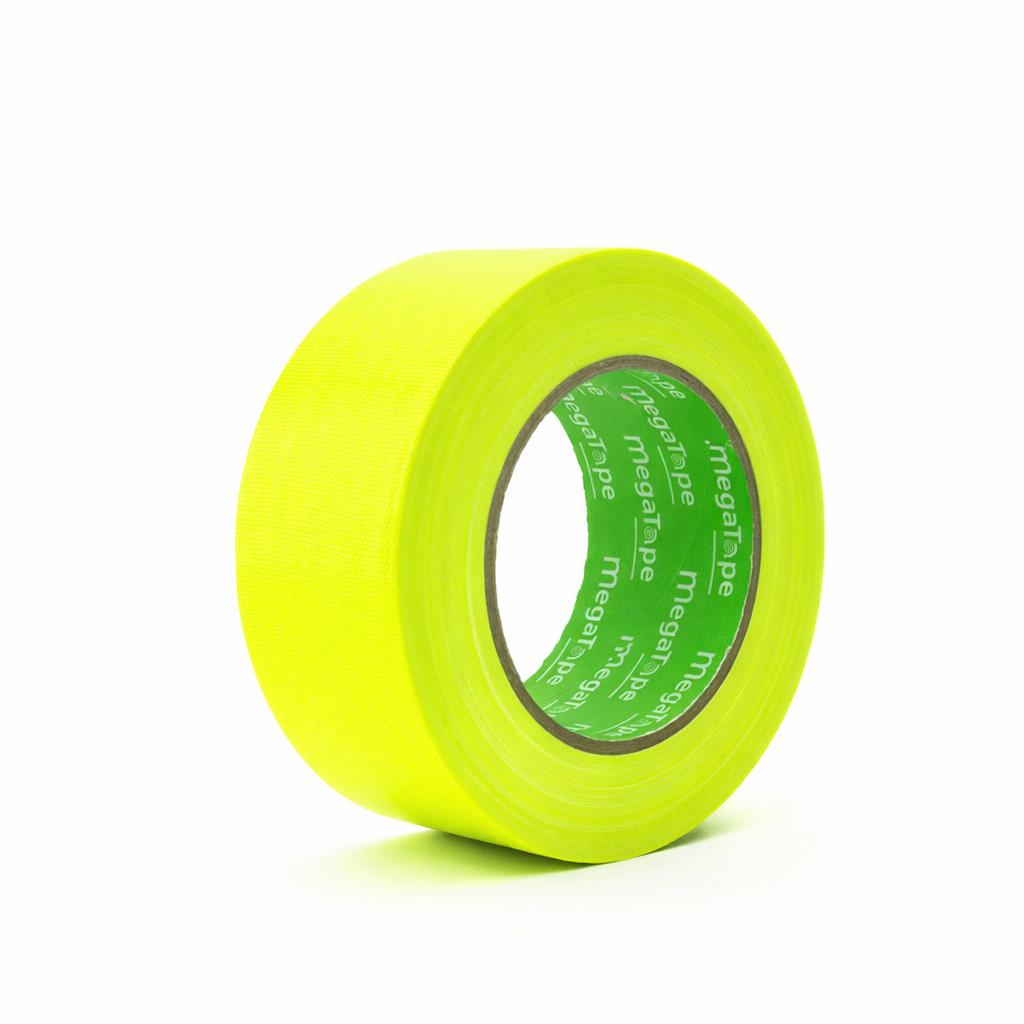rol uit doos met 12x MegaTape UT70 fluor gaffa tape 25 m op rol 50 mm geel voor events, theater en beurzen
